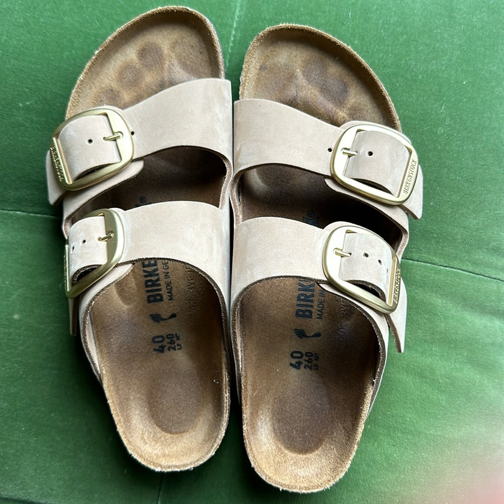 Birkenstock Arizona Big Buckle tan color gold buckle women’s 9 men’s 7, EU 40